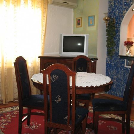 Garden Appartement Belgrado Buitenkant foto